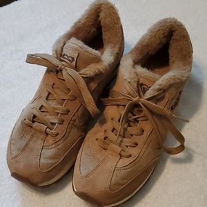 *SOLD*Roxy Shoes size 9